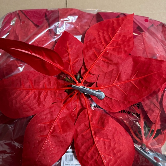 NWT! 12 Red Ponsietta clips - Picture 2 of 4